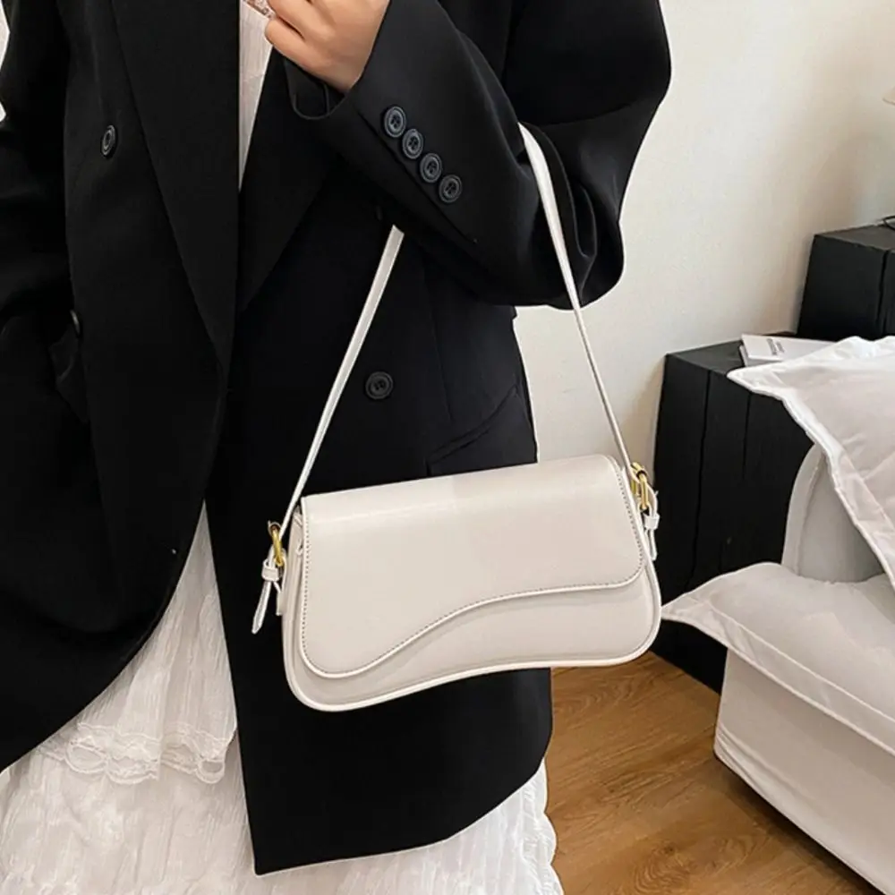 Trendy Retro Women's Shoulder Bag PU Material Small Square Bag Underarm Bag Stylish Handbag Crossbody Bag
Trendy Retro Women's Shoulder Bag PU Material Small Square Bag Underarm Bag Stylish Handbag Crossbody Bag