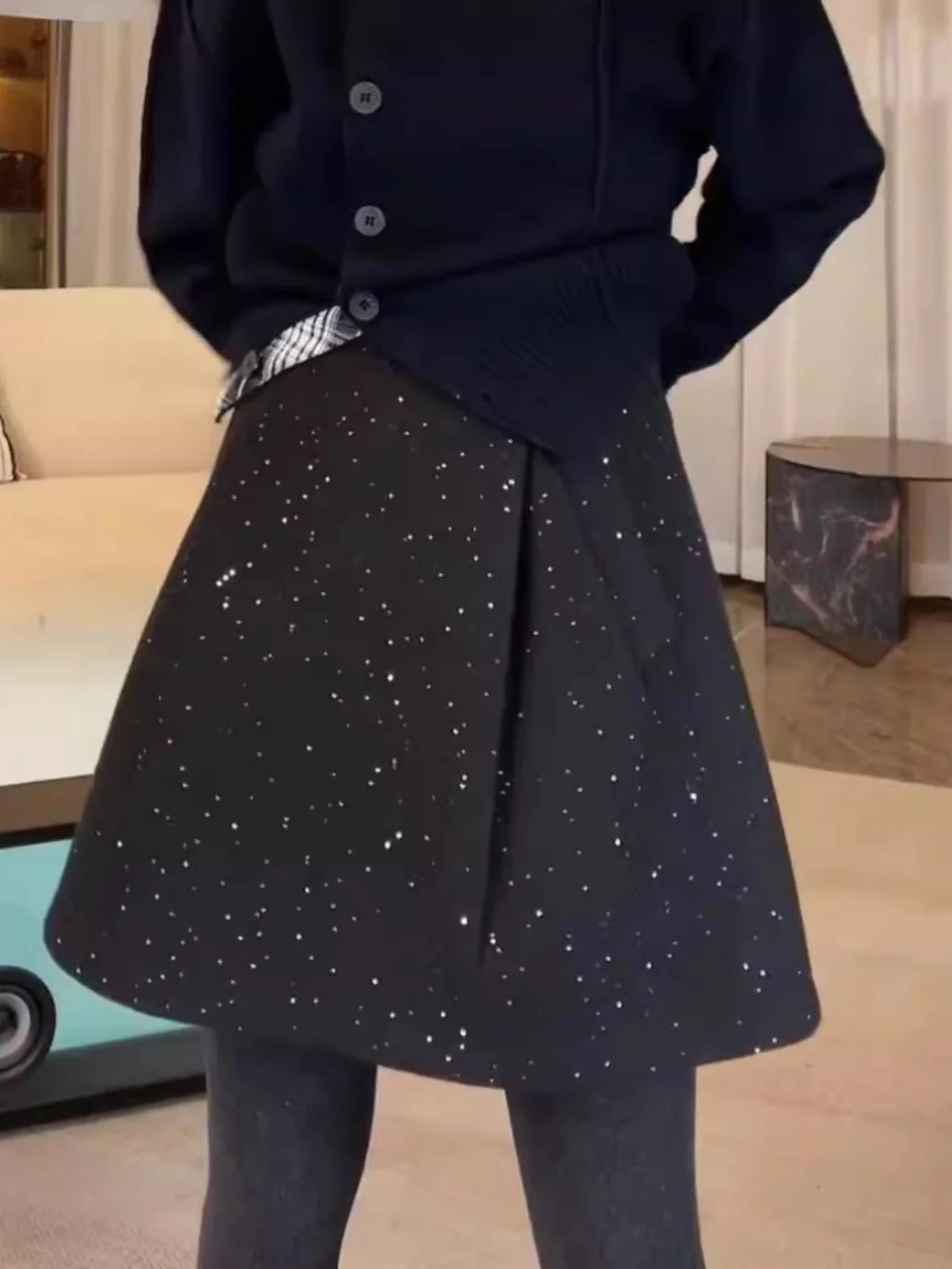 Spring 2026 High Waist A-Line Skirt in Tweed Fabric Glittering plus Size Women's Stand Tall Slimming f Body Skirts
Spring 2026 High Waist A-Line Skirt in Tweed Fabric Glittering plus Size Women's Stand Tall Slimming f Body Skirts
