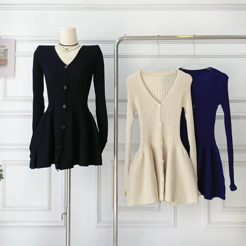 Women's Long Sleeved Knitted Short Dresses 2025 New Spring V-Neck Waisted A-line Mini Dress Chic Single Breasted Short Frock
Women's Long Sleeved Knitted Short Dresses 2025 New Spring V-Neck Waisted A-line Mini Dress Chic Single Breasted Short Frock