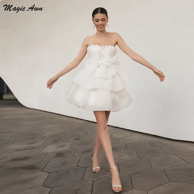 Magic Awn New Short Wedding Dresses White Strapless Tiered Ruffles Boho Mini Wedding Party Gowns With Bow For Bride Vestidos
Magic Awn New Short Wedding Dresses White Strapless Tiered Ruffles Boho Mini Wedding Party Gowns With Bow For Bride Vestidos