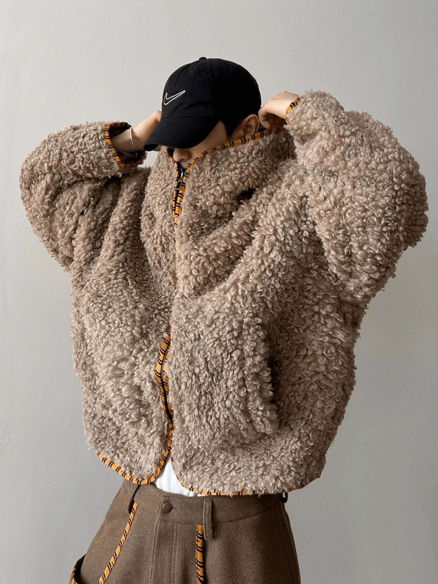 North East China -40 Degrees Lamb Velvet Cotton Jacket Men's Winter High Sensation Retro Plush Cotton Clothes Warm Hood Thick...
North East China -40 Degrees Lamb Velvet Cotton Jacket Men's Winter High Sensation Retro Plush Cotton Clothes Warm Hood Thick...