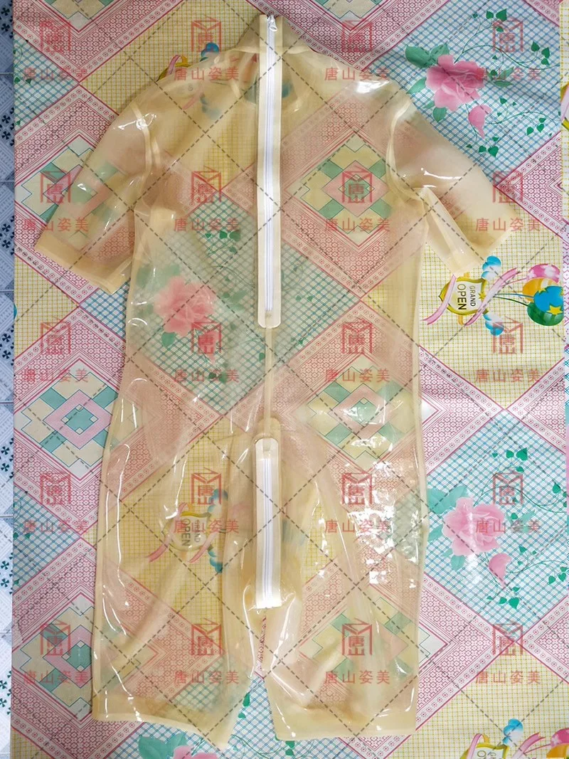 Латексный комбинезон Gummi, мужской латексный комбинезон, латексный купальник, 3d молния в промежности по индивидуальному заказу
Латексный комбинезон Gummi, мужской латексный комбинезон, латексный купальник, 3d молния в промежности по индивидуальному заказу