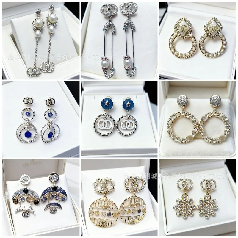 Medieval Style Versatile High-end Sense Light Luxury Double C Classic English Letter Fashion for Wholesale
Medieval Style Versatile High-end Sense Light Luxury Double C Classic English Letter Fashion for Wholesale