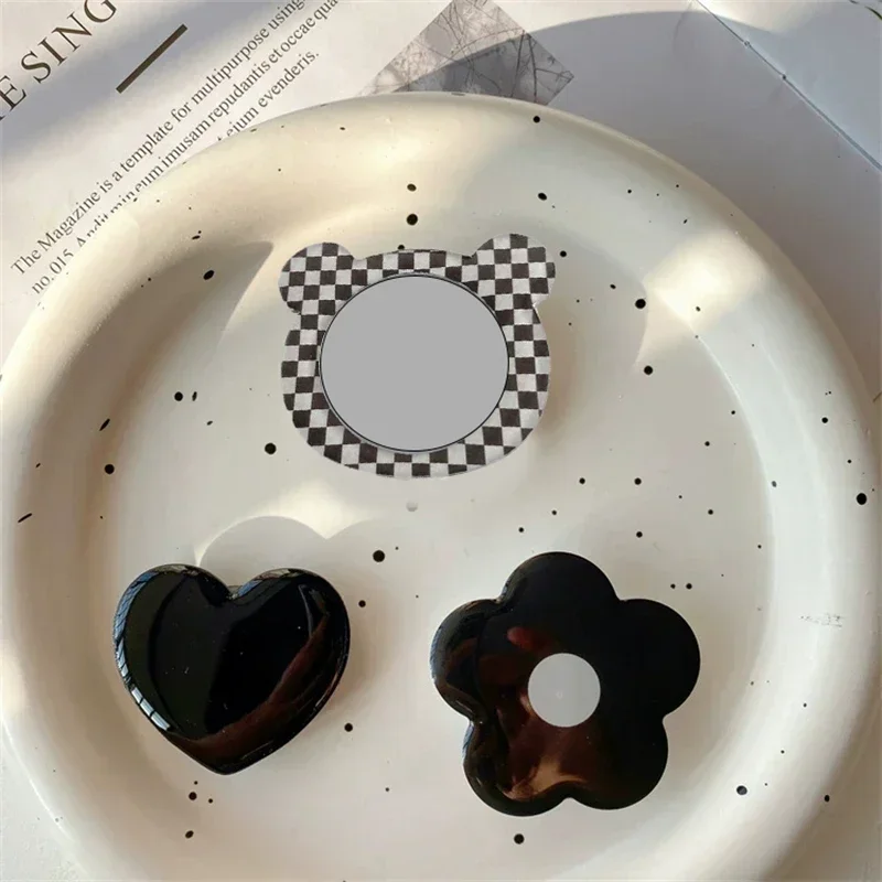 Милый черный держатель-бантик подходит для аксессуаров для iPhone, складной держатель для телефона с милым плюшевым мишкой
Милый черный держатель-бантик подходит для аксессуаров для iPhone, складной держатель для телефона с милым плюшевым мишкой