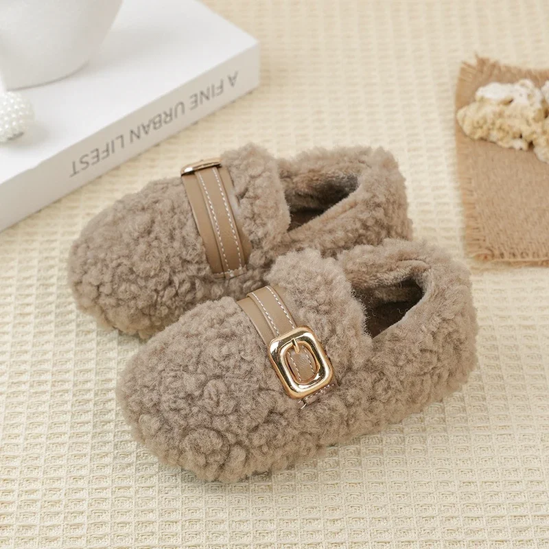 Детская повседневная обувь, замшевые теплые туфли на плоской подошве в корейском стиле для девочек, новинка зимы 2025, детские мокасины однотонного цвета, нескользящие
Детская повседневная обувь, замшевые теплые туфли на плоской подошве в корейском стиле для девочек, новинка зимы 2025, детские мокасины однотонного цвета, нескользящие