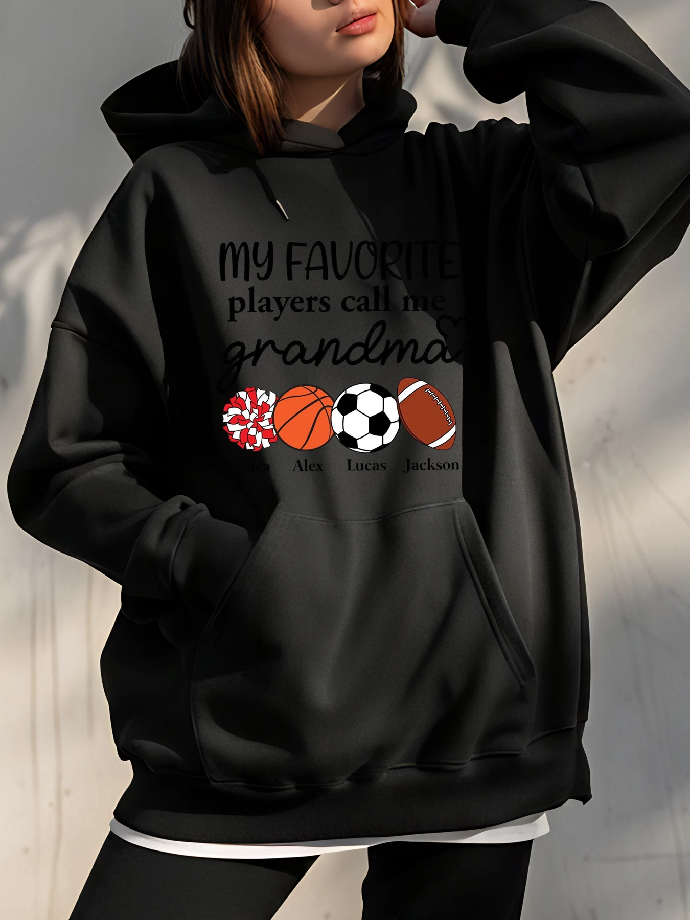 Спортивная толстовка «Мои любимые игроки зовут меня бабушке» с персонализированными именами и значками мяча для подарка бабушке
Спортивная толстовка «Мои любимые игроки зовут меня бабушке» с персонализированными именами и значками мяча для подарка бабушке