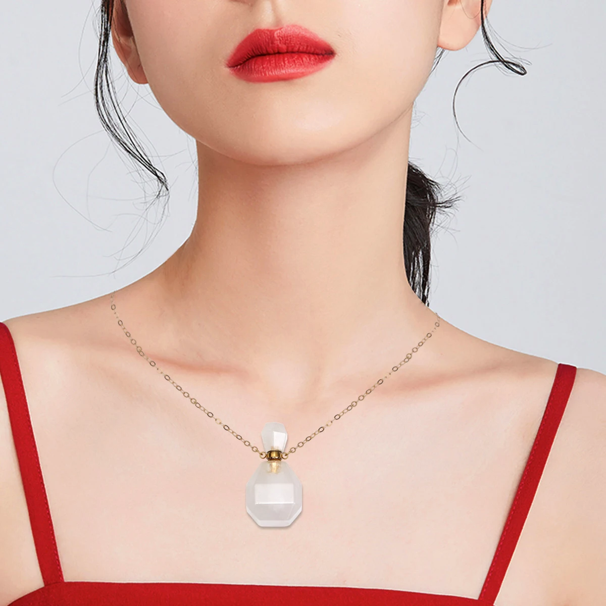 Crystal Pendant Bottle Essential Perfume Container Pendant Oil Perfume Bottle Diffuser Hanging Jewelry Women Accessories
Crystal Pendant Bottle Essential Perfume Container Pendant Oil Perfume Bottle Diffuser Hanging Jewelry Women Accessories