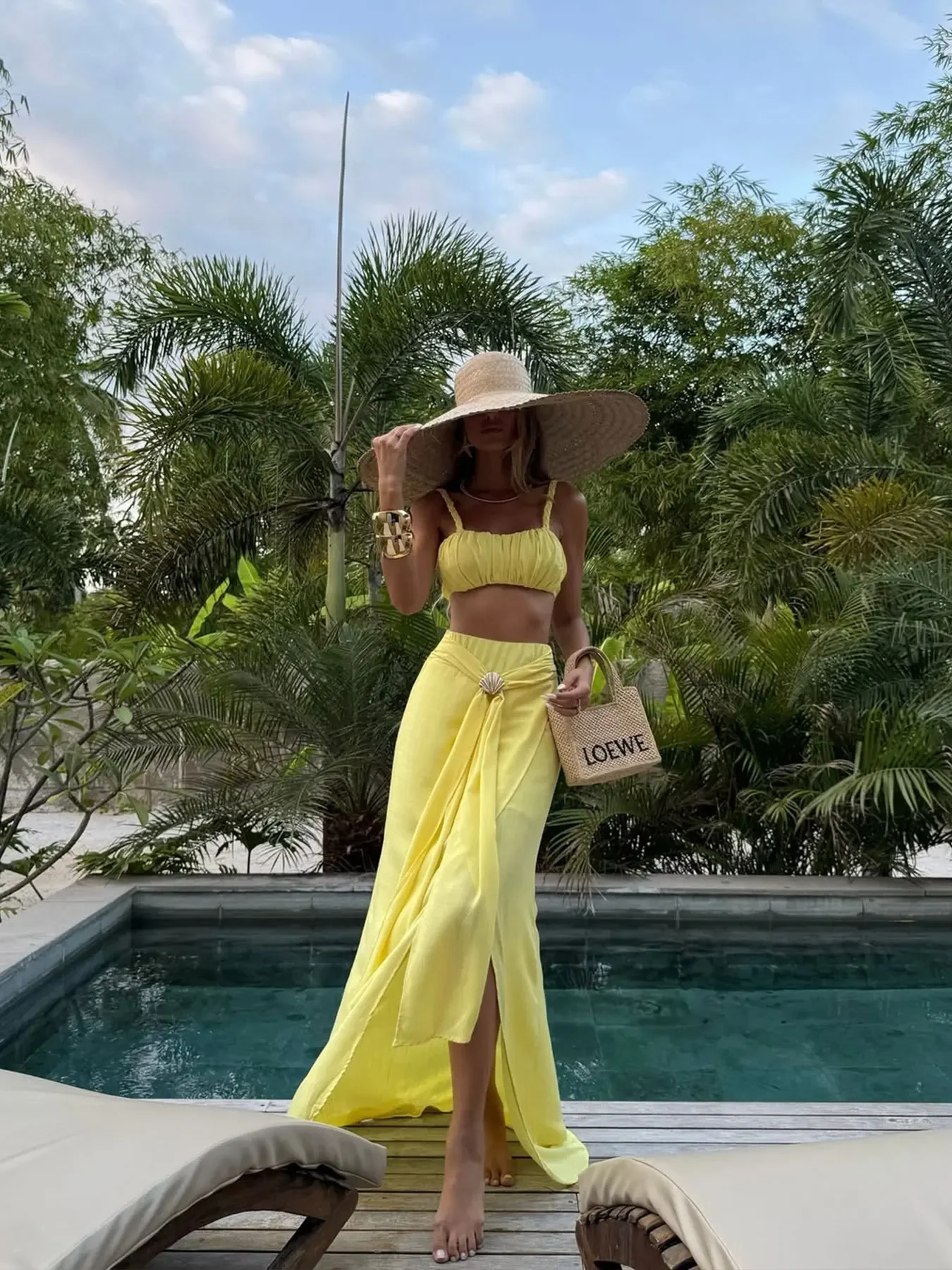 New Women Crochet 3 Pcs Skirt Suit Bandage Knit Top Skirt Sleeveless Sweet Waist Chic Summer Maxi Skirt
New Women Crochet 3 Pcs Skirt Suit Bandage Knit Top Skirt Sleeveless Sweet Waist Chic Summer Maxi Skirt