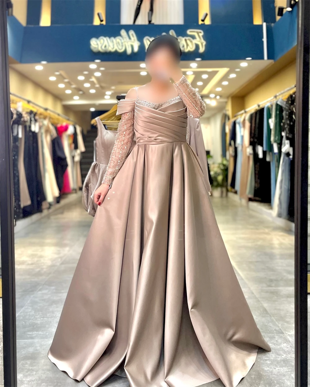 Customized Graceful Satin Evening Dress Formal Strapless Off the Shoulder Long Sleeves Party Dress Temperament Celebr
Customized Graceful Satin Evening Dress Formal Strapless Off the Shoulder Long Sleeves Party Dress Temperament Celebr