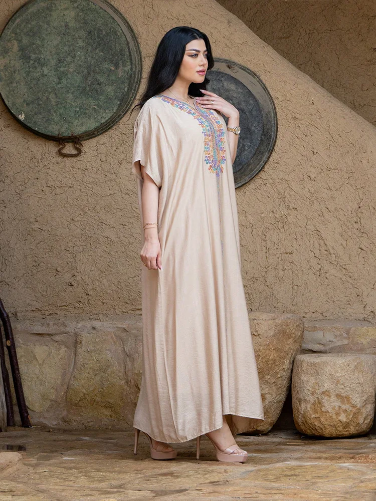 Рамадан мусульманское женское платье макси с вышивкой Абая Дубай однотонное модное кафтан из полиэстера Саудовская женщина вечернее марокко исламское платье
Рамадан мусульманское женское платье макси с вышивкой Абая Дубай однотонное модное кафтан из полиэстера Саудовская женщина вечернее марокко исламское платье