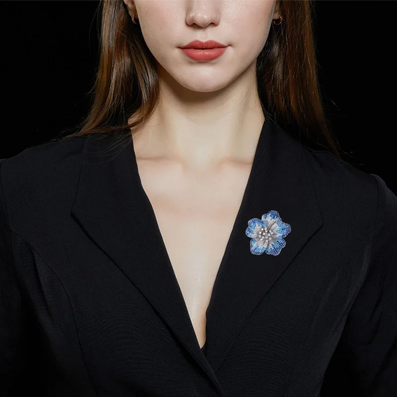 Fashion Luxury Full Rhinestone Zircon Flower Brooch For Women Elegant Crystal Floral Pin Coat Accessories Jewelry Party Gift
Fashion Luxury Full Rhinestone Zircon Flower Brooch For Women Elegant Crystal Floral Pin Coat Accessories Jewelry Party Gift