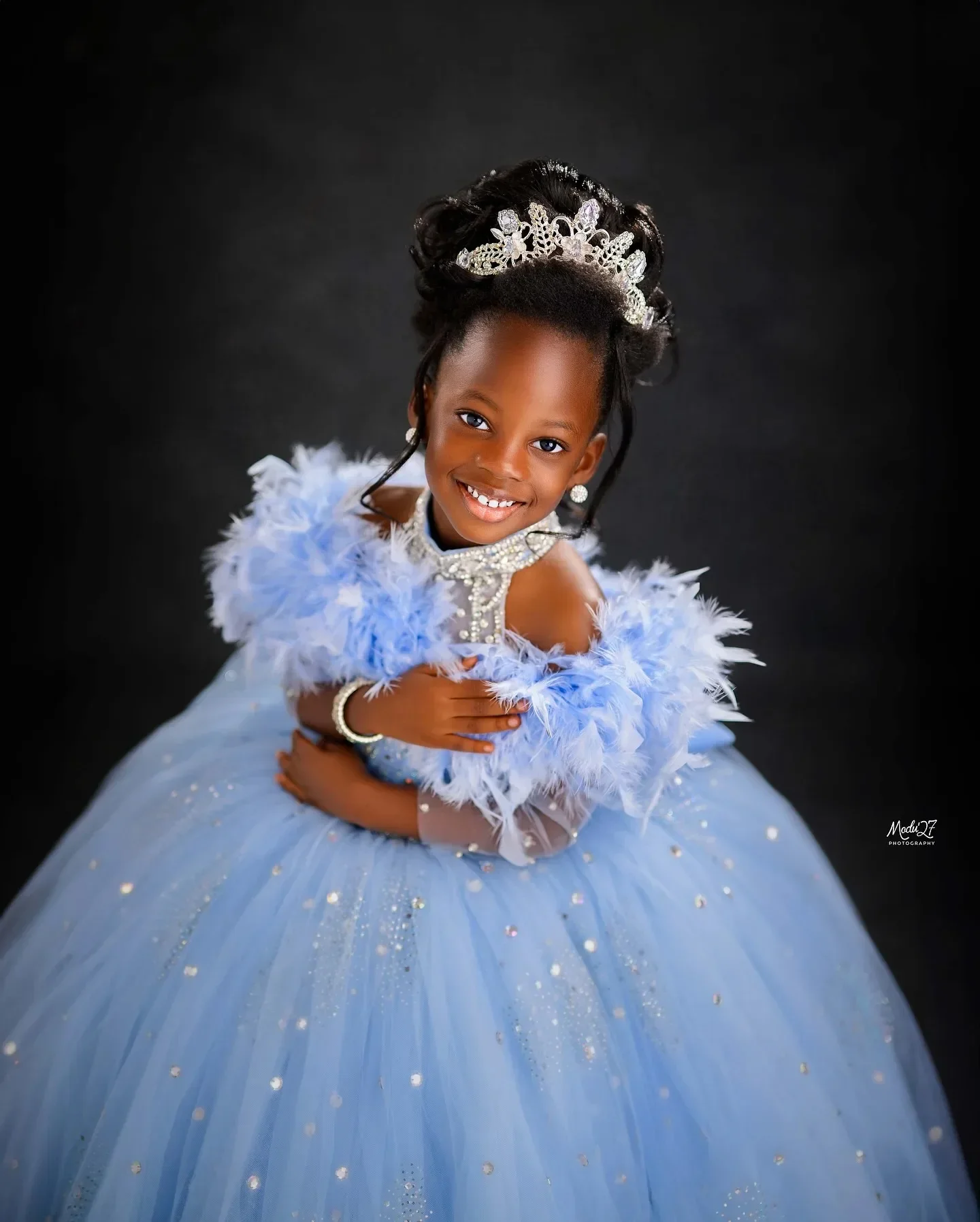 Customized Blue Flower Girl Dresses for Wedding Feather Floor Length Princess Girl Kids Birthday Party First Communion Gowns
Customized Blue Flower Girl Dresses for Wedding Feather Floor Length Princess Girl Kids Birthday Party First Communion Gowns