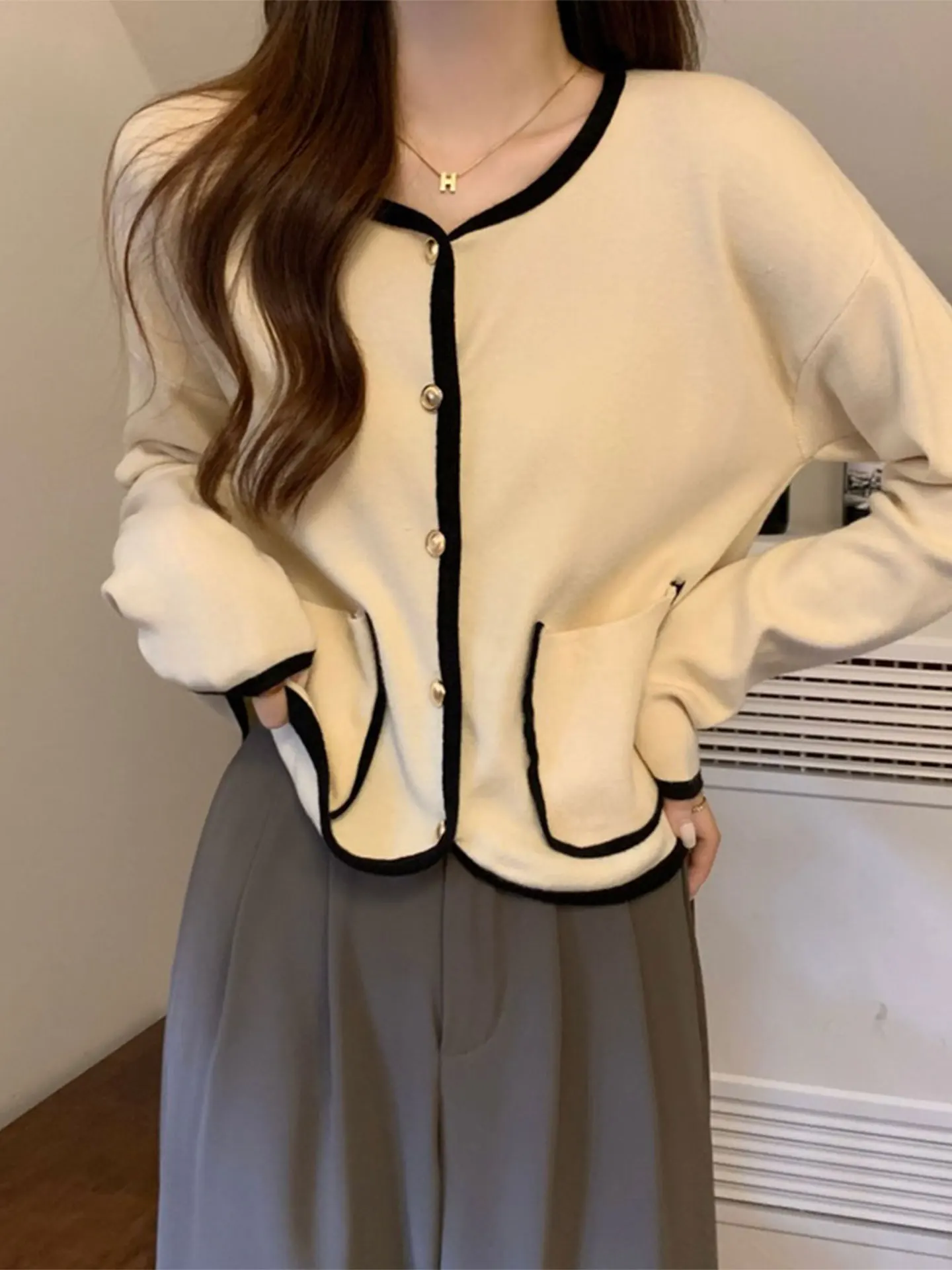 Spring 2026 Large Size Loose Knitted Long Sleeve Cardigan Women's Fashion Style Casual Soft round Neck Button up Top Coat
Spring 2026 Large Size Loose Knitted Long Sleeve Cardigan Women's Fashion Style Casual Soft round Neck Button up Top Coat