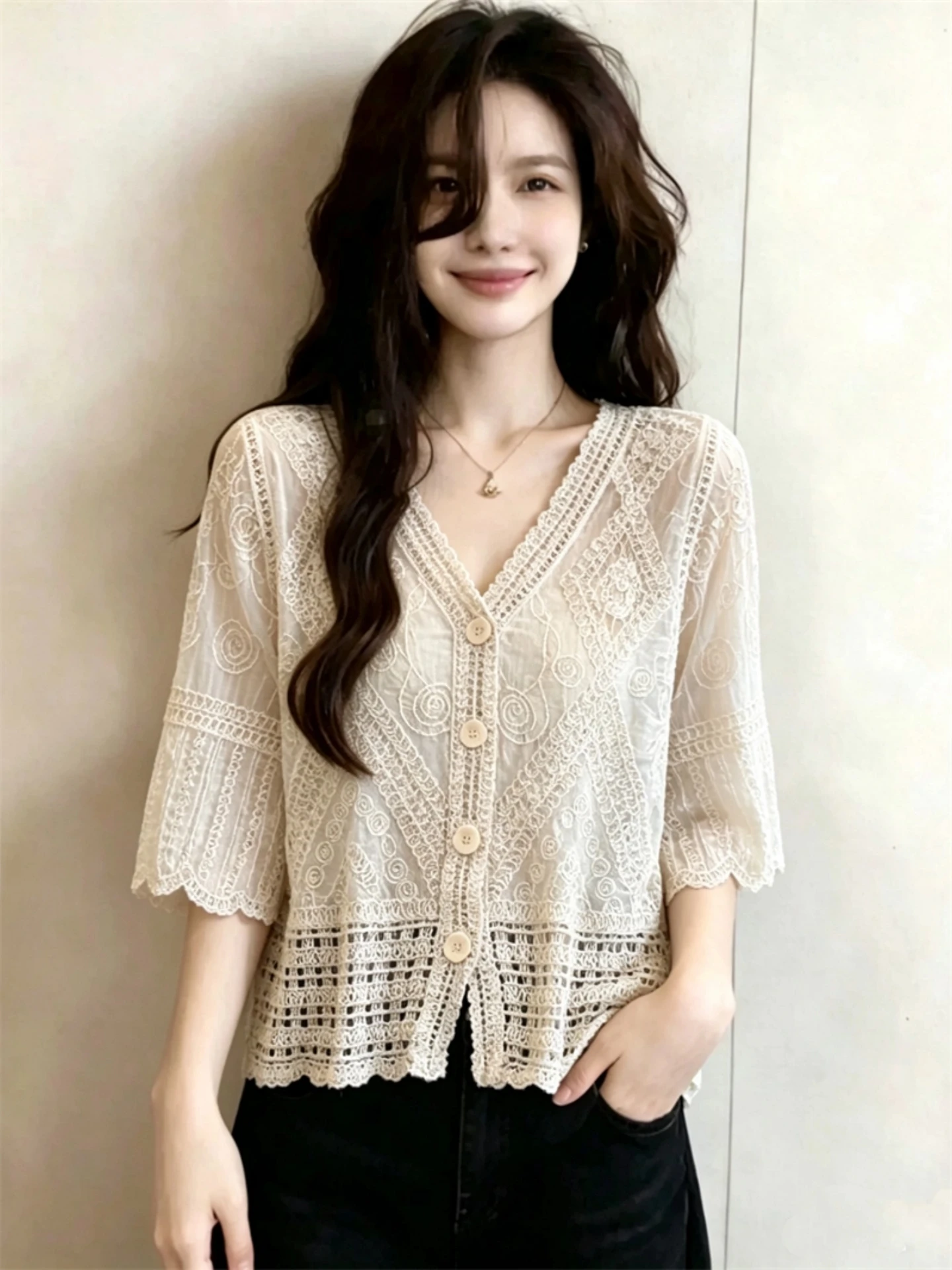 Sun Protection Hollow out Half Sleeve V-Neck Lace Shirt Women's plus Size Summer Slimming Outer Cover up Commute Style
Sun Protection Hollow out Half Sleeve V-Neck Lace Shirt Women's plus Size Summer Slimming Outer Cover up Commute Style
