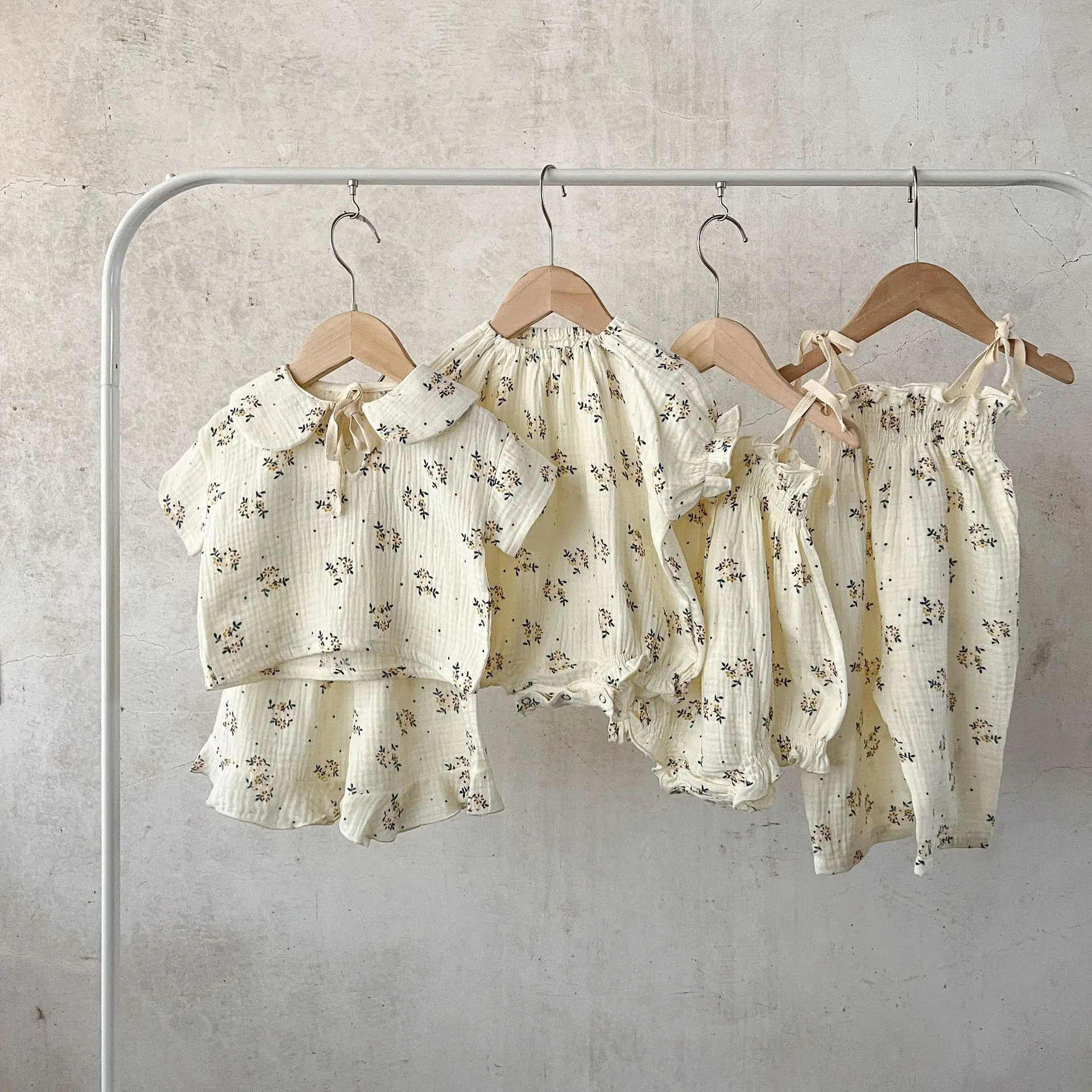 2025 Summer New Baby Girl Short Sleeve Clothes Set Infant Girl Floral Shirts + Shorts 2pcs Suit Cute Girls Toddler Outfits
2025 Summer New Baby Girl Short Sleeve Clothes Set Infant Girl Floral Shirts + Shorts 2pcs Suit Cute Girls Toddler Outfits