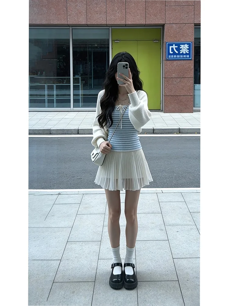 Marie Knitted Cardigan Sweater Women's Spring High-End Long Sleeve Short Coat Korean Style Cleanfit Irregular Splice Striped
Marie Knitted Cardigan Sweater Women's Spring High-End Long Sleeve Short Coat Korean Style Cleanfit Irregular Splice Striped