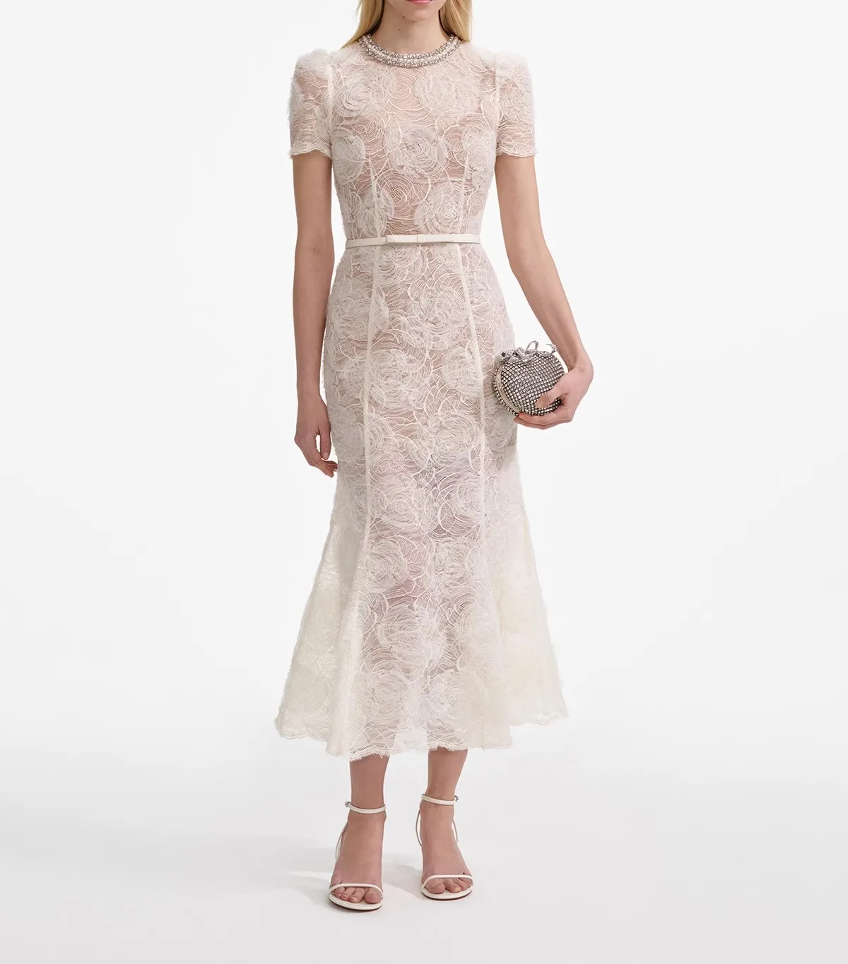 Белое сетчатое платье с цветочным принтом, женское элегантное платье с короткими рукавами и бисером, облегающее уличное платье, шикарная тканевая вечерние летние платья
Белое сетчатое платье с цветочным принтом, женское элегантное платье с короткими рукавами и бисером, облегающее уличное платье, шикарная тканевая вечерние летние платья