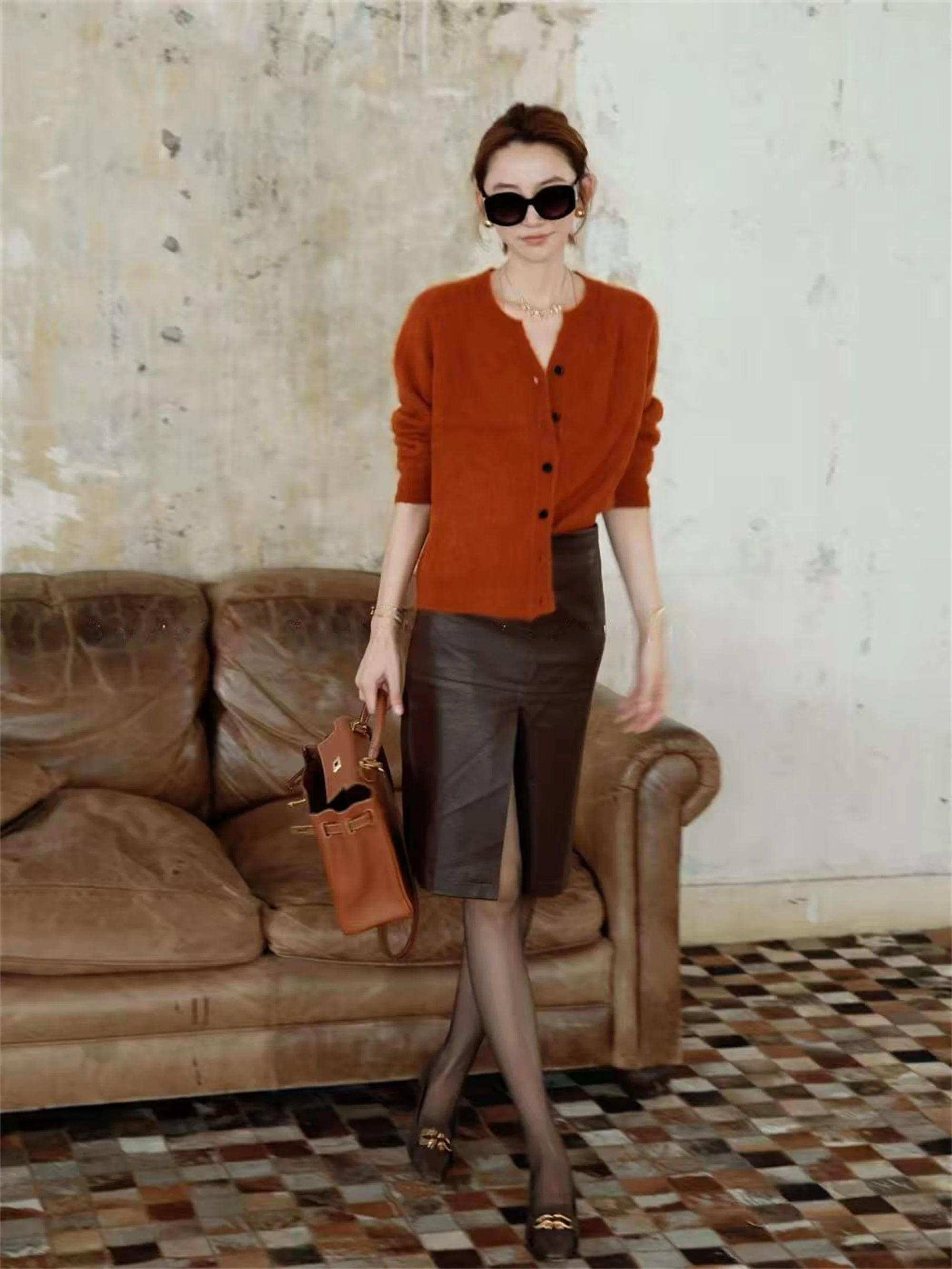 Теплый оранжевый кардиган из шерсти 00, мягкий, свободный, с V-образным вырезом, очень мягкий, женский, осенне-зимний, для повседневной носки...
Теплый оранжевый кардиган из шерсти 00, мягкий, свободный, с V-образным вырезом, очень мягкий, женский, осенне-зимний, для повседневной носки...