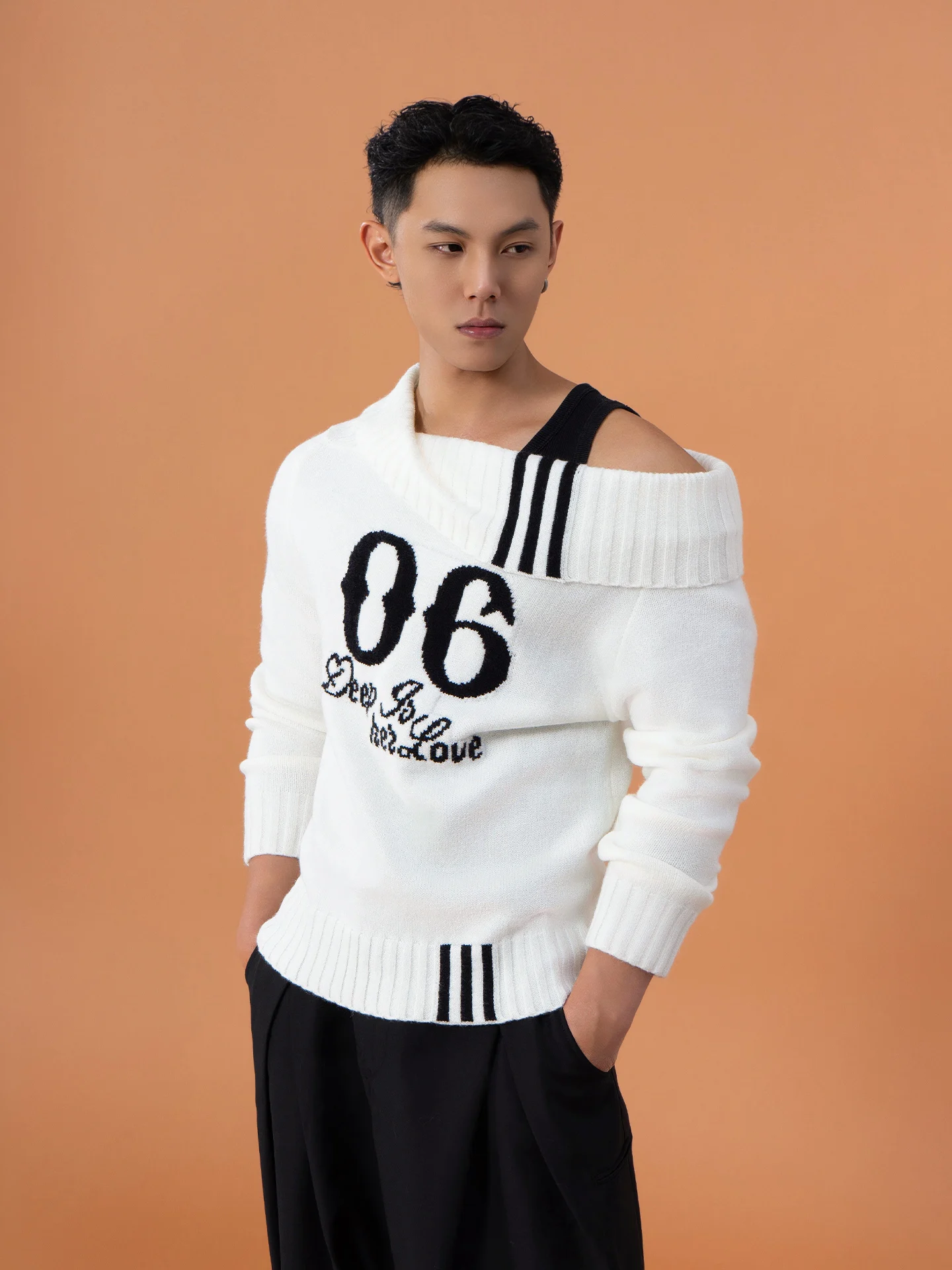 CLP White Knitted Long Sleeve Sweater Shoulder Bared Design High Collar Reshaped Casual Loose Fit Elastic Polyester Fiber
CLP White Knitted Long Sleeve Sweater Shoulder Bared Design High Collar Reshaped Casual Loose Fit Elastic Polyester Fiber