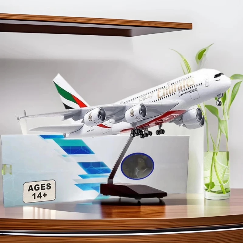46 см масштаб 1/160 A380 Emirates Airways, литая под давлением модель самолета из смолы с подсветкой и колесами, статическая коллекция для домашнего дисплея, подарки
46 см масштаб 1/160 A380 Emirates Airways, литая под давлением модель самолета из смолы с подсветкой и колесами, статическая коллекция для домашнего дисплея, подарки