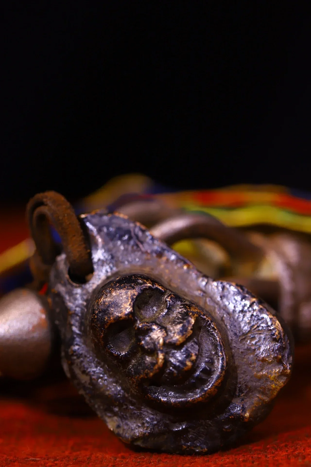 2"Tibetan Temple Collection Old Bronze Cinnabar Skull Head Buddha Card Amulet Pendant Dharma Worship Hall Town House Exorcism
2"Tibetan Temple Collection Old Bronze Cinnabar Skull Head Buddha Card Amulet Pendant Dharma Worship Hall Town House Exorcism