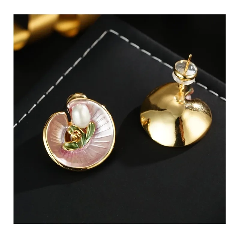 French Natural Pearl Earrings, Retro Flower Earrings, Women's Niche Design, High-end Temperament, Fashionable and Elegant Earrin
French Natural Pearl Earrings, Retro Flower Earrings, Women's Niche Design, High-end Temperament, Fashionable and Elegant Earrin