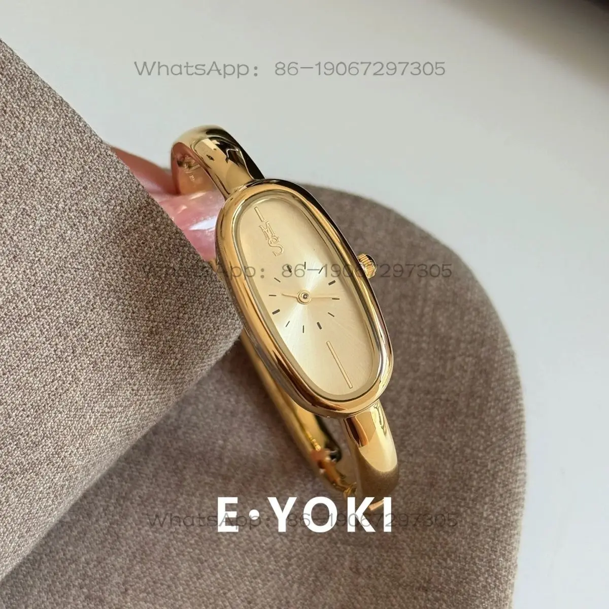 One pomelo seven, golden poplar forest bracelet oval women's niche light luxury minimalist fashion high sense watch women 346
One pomelo seven, golden poplar forest bracelet oval women's niche light luxury minimalist fashion high sense watch women 346