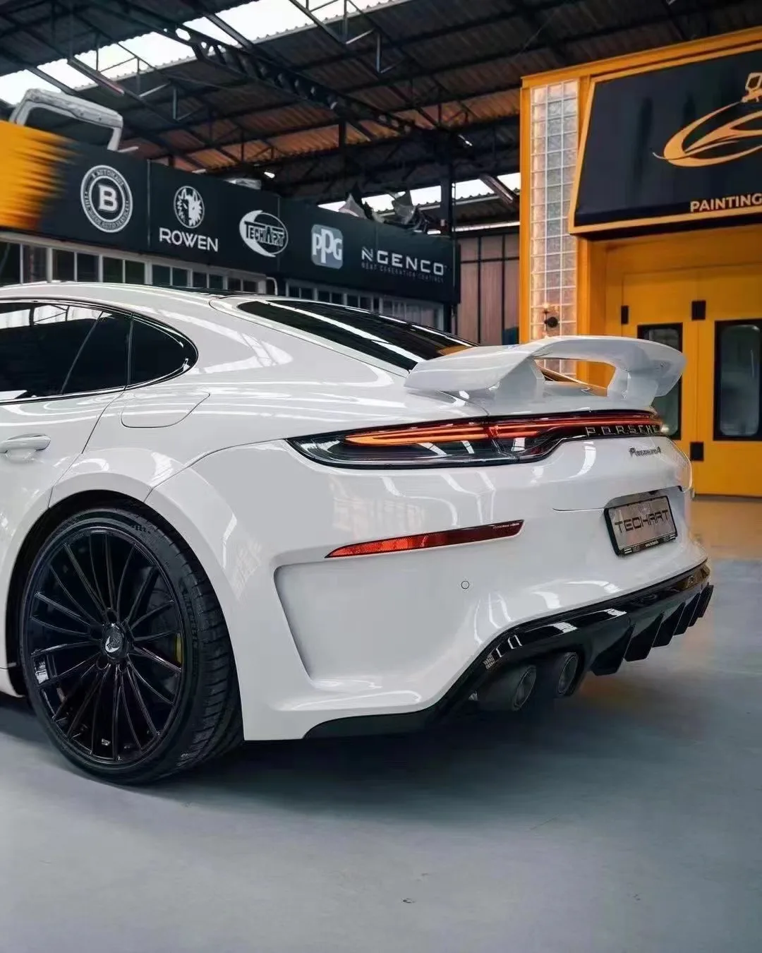 Подходит для Porsche Panamera 971, обновленная версия, комплект спойлера из углеродного волокна в техническом стиле
Подходит для Porsche Panamera 971, обновленная версия, комплект спойлера из углеродного волокна в техническом стиле