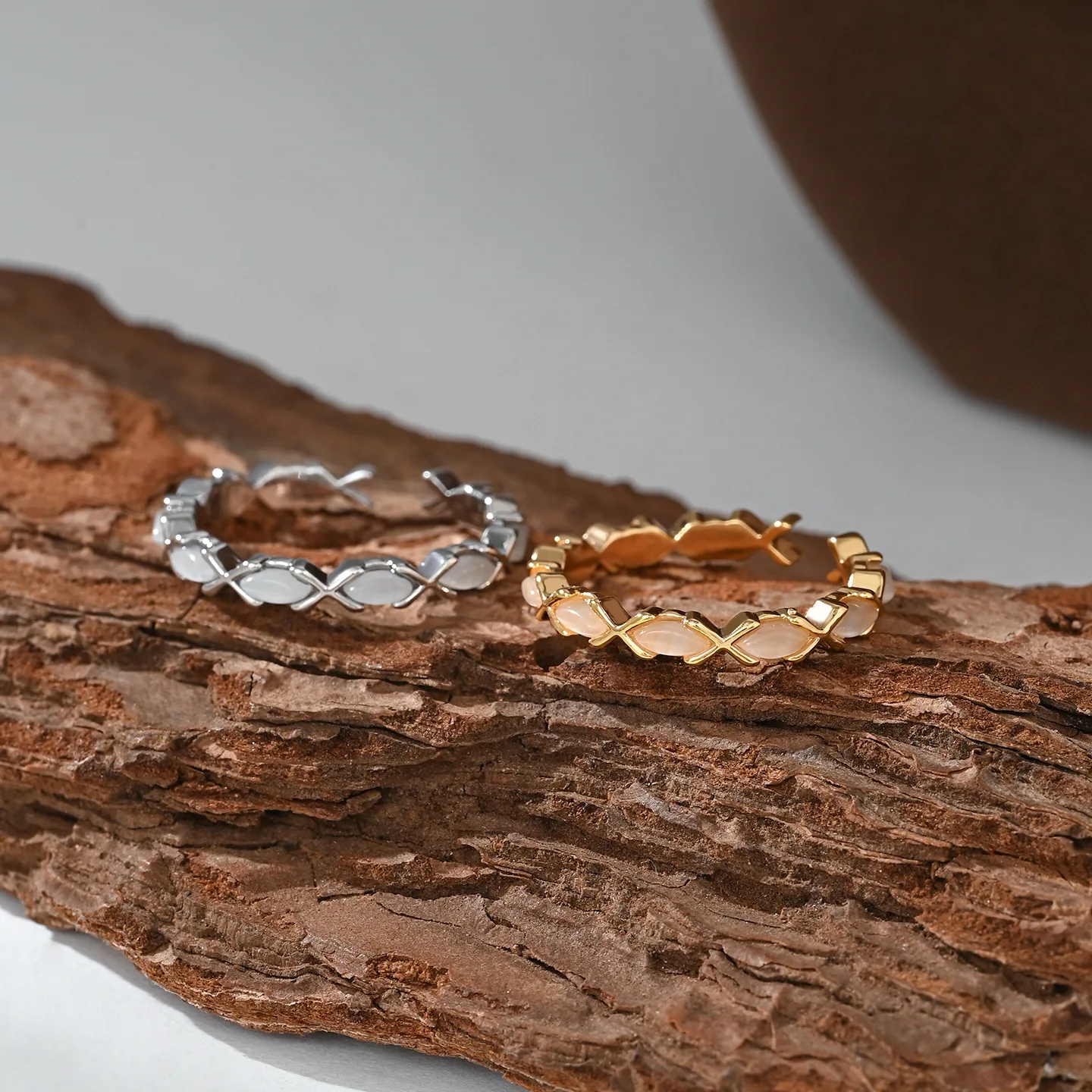 Faionable Open Ring Abalone Geometric Diamond Vintage Court Sle for Women Index Finger Ring Adjustable Copper Plated
Faionable Open Ring Abalone Geometric Diamond Vintage Court Sle for Women Index Finger Ring Adjustable Copper Plated