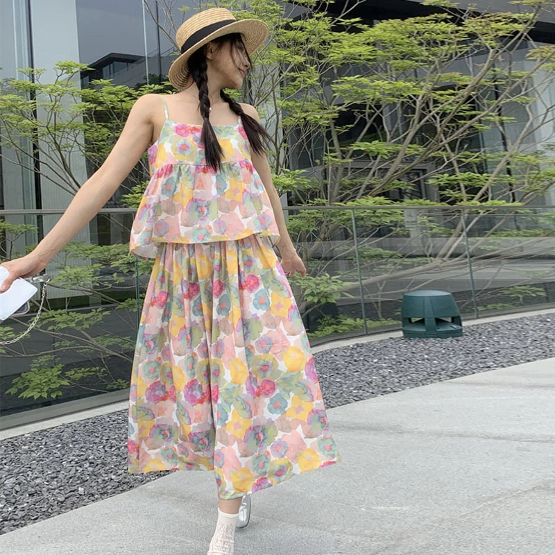 Japanese-style sweet oil painting floral print camisole two-piece set for women, new summer casual vacation dress
Japanese-style sweet oil painting floral print camisole two-piece set for women, new summer casual vacation dress
