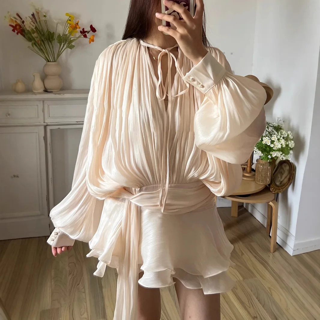 2025 Fall New French Elegant Bubble Sleeve Ruffle Hem Short Dress with Pleated Design Y2k
2025 Fall New French Elegant Bubble Sleeve Ruffle Hem Short Dress with Pleated Design Y2k