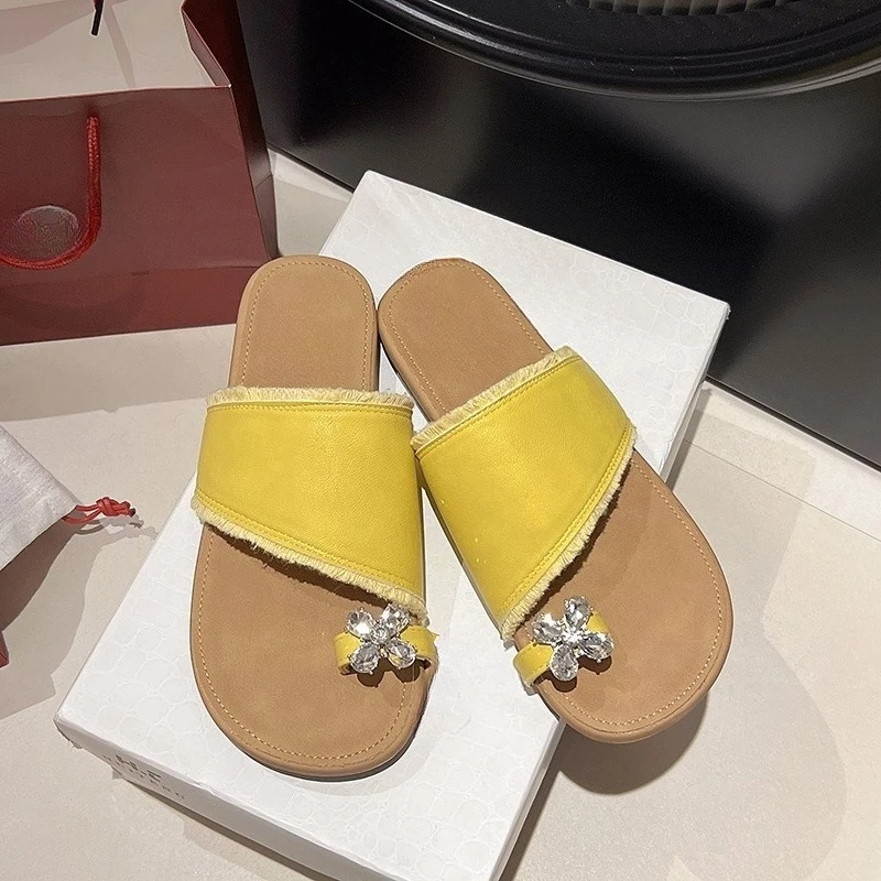 Crystal Flower Cover Toe Slippers Women's Fashion Round Toe Open Toe Soft Slip Anti-Slip Wear-Resistant Flat Cool Mopping
Crystal Flower Cover Toe Slippers Women's Fashion Round Toe Open Toe Soft Slip Anti-Slip Wear-Resistant Flat Cool Mopping