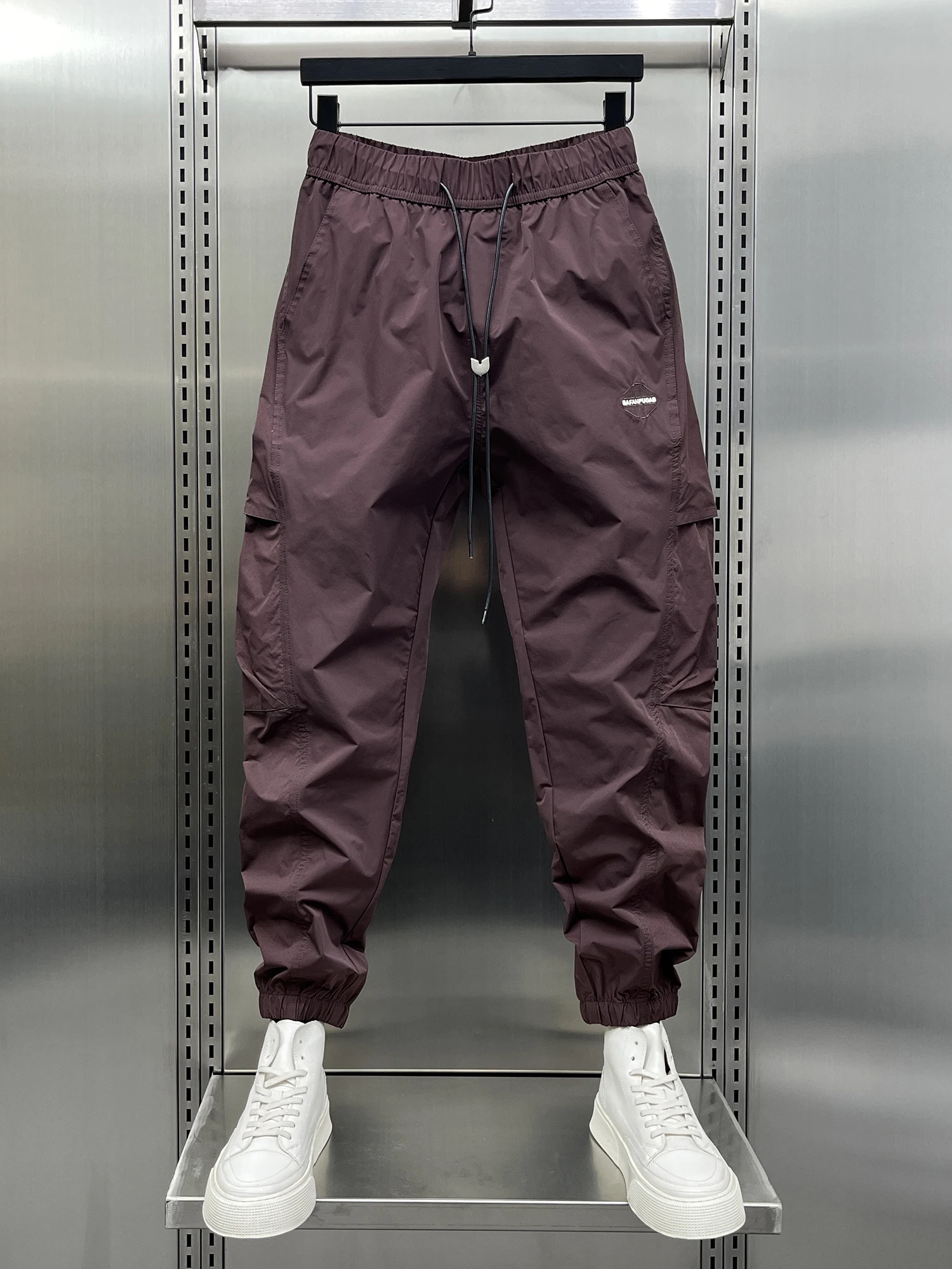 Модные мужские спортивные брюки из быстросохнущей дышащей ткани, летние, облегающие, в американском стиле, повседневные, свободного кроя, длина 7/8
Модные мужские спортивные брюки из быстросохнущей дышащей ткани, летние, облегающие, в американском стиле, повседневные, свободного кроя, длина 7/8