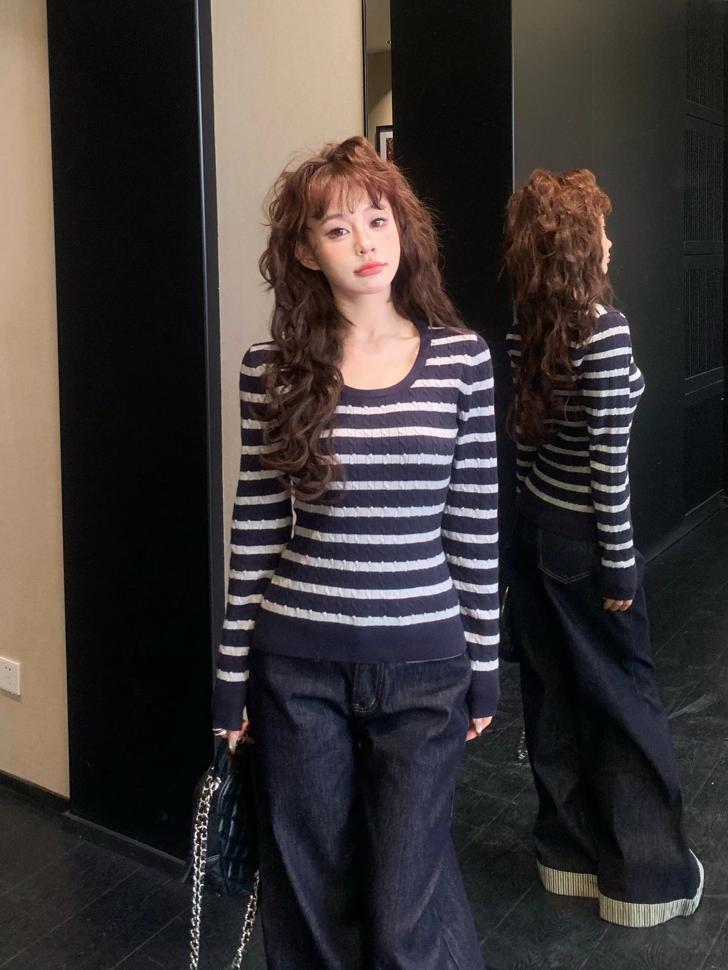 Корейский облегающий женский трикотажный топ-база с длинным рукавом, вязаный полосатый топ с перекрученным узором для осени и зимы
Корейский облегающий женский трикотажный топ-база с длинным рукавом, вязаный полосатый топ с перекрученным узором для осени и зимы