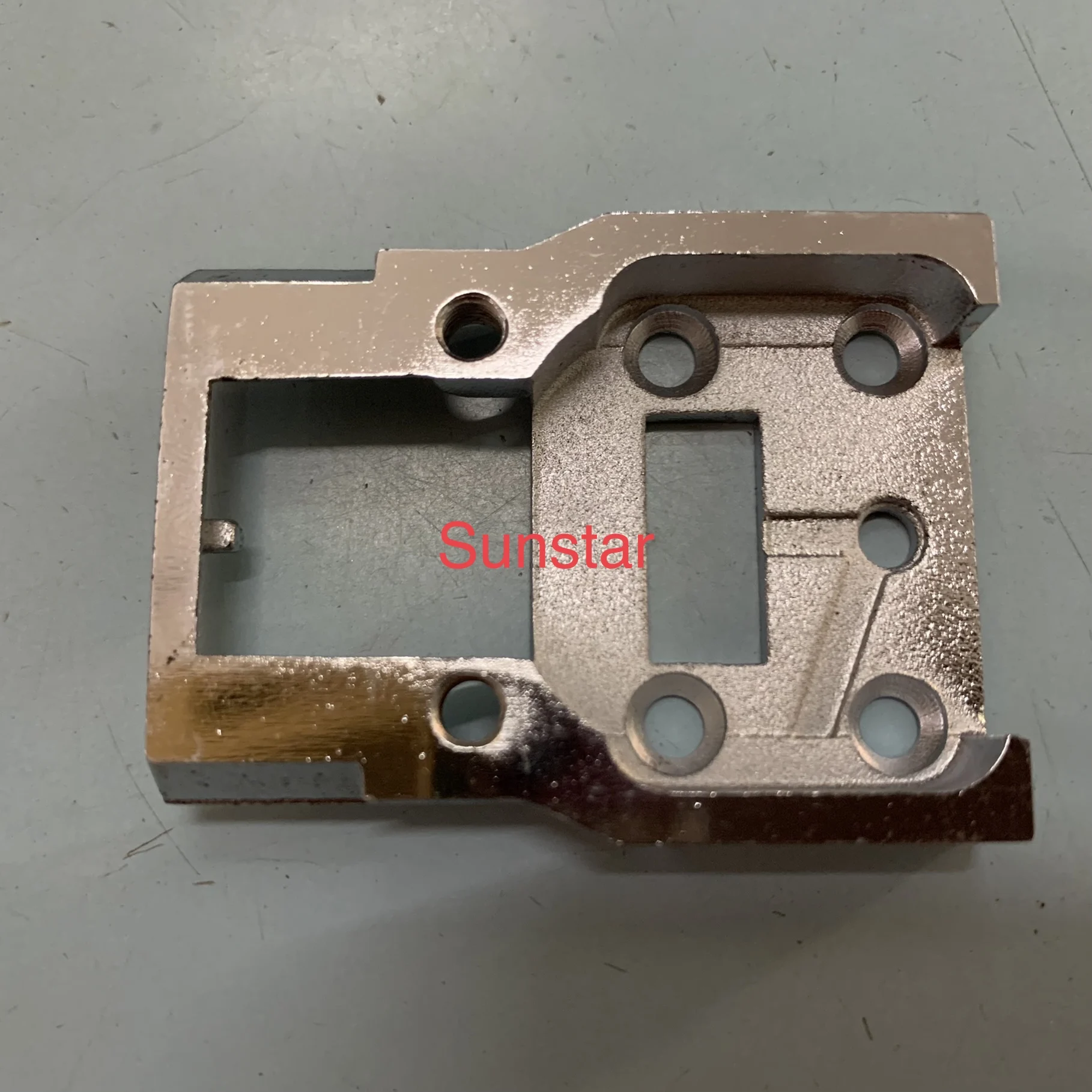 South Korea Sunstar Km380 Sewing Machine Accessories Needle Plate
South Korea Sunstar Km380 Sewing Machine Accessories Needle Plate