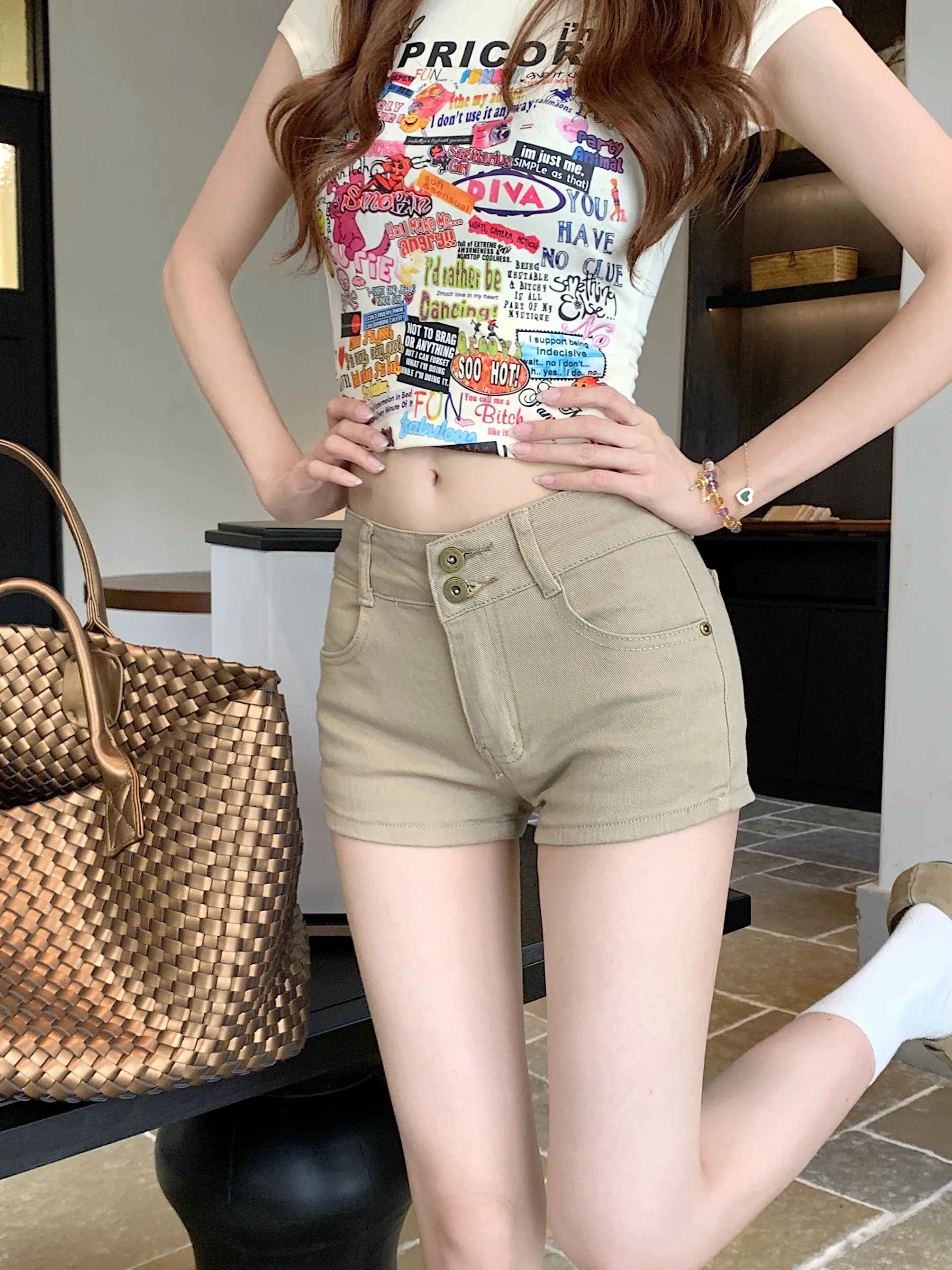 Khaki Folded High Waist Denim Shorts Women's Summer Slimming Sexy Elastic A-Line Hot Pants Tight Fit Casual Commute Style
Khaki Folded High Waist Denim Shorts Women's Summer Slimming Sexy Elastic A-Line Hot Pants Tight Fit Casual Commute Style
