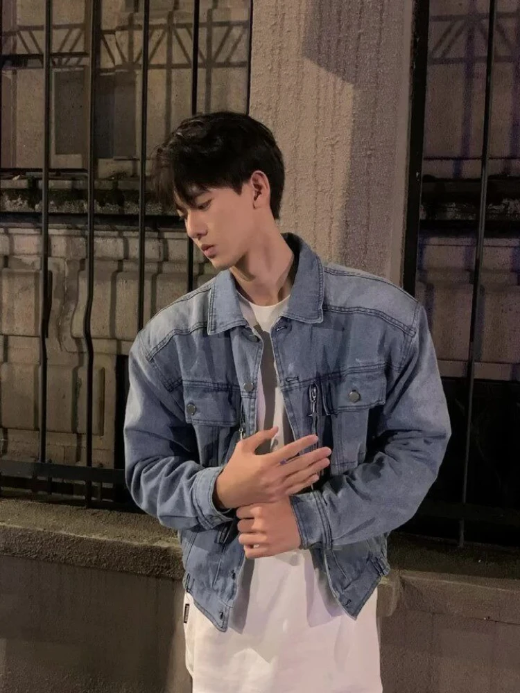 Men Cleanfit Light Blue Denim Jacket Short Cropped Fit Coat Spring Fall American Vintage Streetwear Casual Motorcycle Outerwear
Men Cleanfit Light Blue Denim Jacket Short Cropped Fit Coat Spring Fall American Vintage Streetwear Casual Motorcycle Outerwear