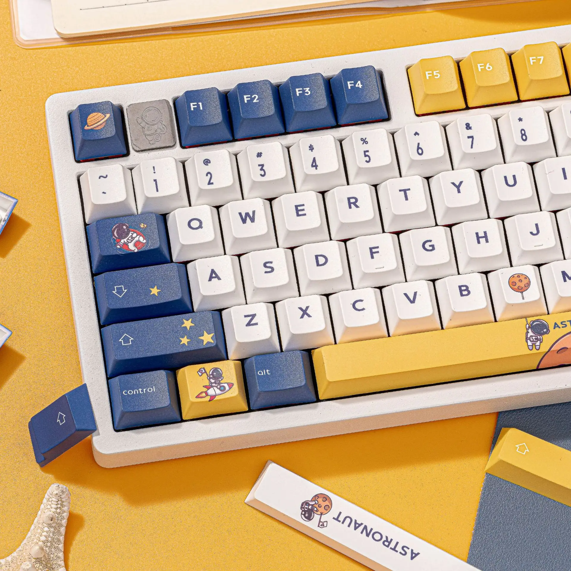 Astronaut theme pbt original keycap, five-sided sublimation original highly opaque adaptation 61/68/87
Astronaut theme pbt original keycap, five-sided sublimation original highly opaque adaptation 61/68/87