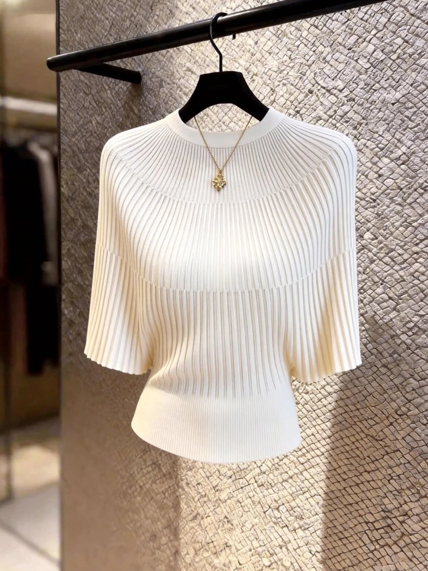 Soft Skin-Nice Korean Style Knitted Shirt Pure Color Casual Versatile Design Spring Summer Top for Women Comfortable Straight...
Soft Skin-Nice Korean Style Knitted Shirt Pure Color Casual Versatile Design Spring Summer Top for Women Comfortable Straight...