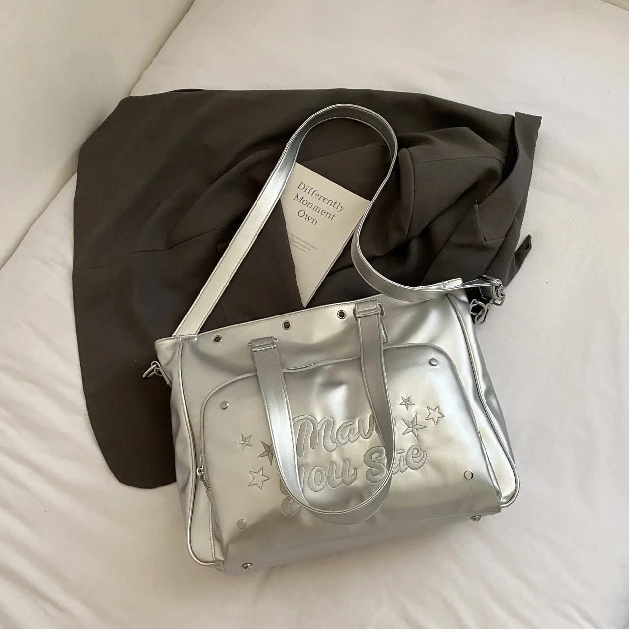 Сумка-тоут из искусственной кожи унисекс, большая вместительная сумка для подмышек с буквенным узором, ручная сумка через плечо для повседневного использования для женщин
Сумка-тоут из искусственной кожи унисекс, большая вместительная сумка для подмышек с буквенным узором, ручная сумка через плечо для повседневного использования для женщин