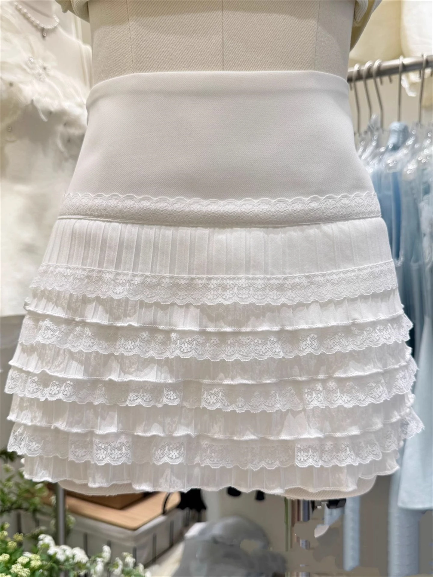 Весна 2026: Корейская модная женская короткая юбка-полусолнце в стиле Sweet Spicy Girl с кружевной плиссированной отделкой, однотонная, для повседневной носки
Весна 2026: Корейская модная женская короткая юбка-полусолнце в стиле Sweet Spicy Girl с кружевной плиссированной отделкой, однотонная, для повседневной носки