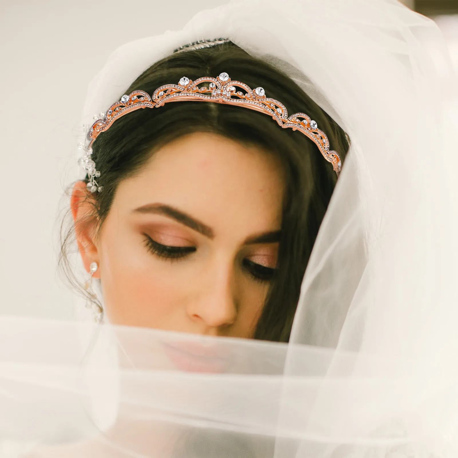 Свадебная корона в стиле барокко, элегантная тиара для невесты, головной убор-аксессуар для свадебного банкета, дня рождения, ролевых игр
Свадебная корона в стиле барокко, элегантная тиара для невесты, головной убор-аксессуар для свадебного банкета, дня рождения, ролевых игр