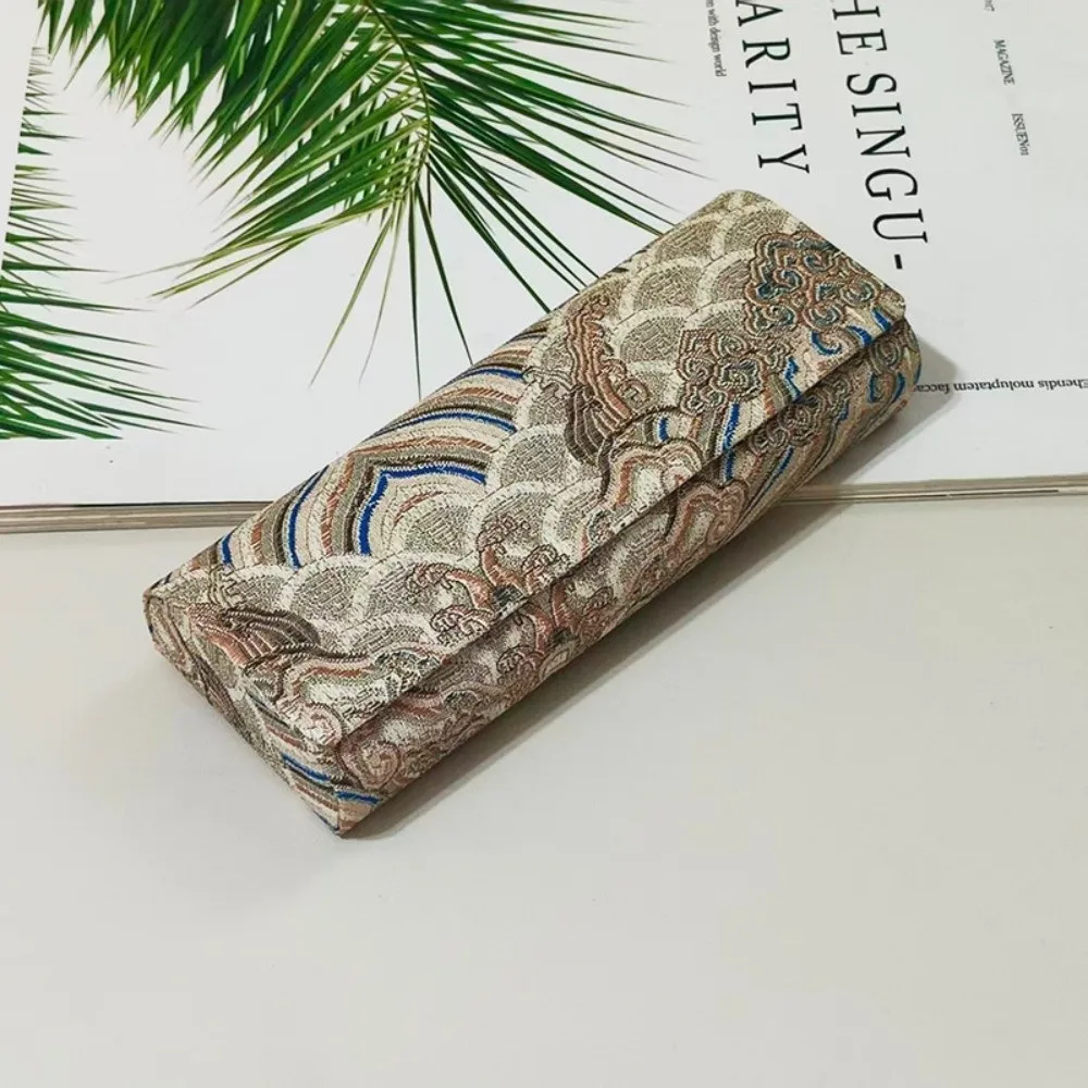 Magnetic Glasses Case Chinese Style Hard Shell Eyewear Storage Box Anti-pressure Lightweight Sunglasses Protective Cover
Magnetic Glasses Case Chinese Style Hard Shell Eyewear Storage Box Anti-pressure Lightweight Sunglasses Protective Cover