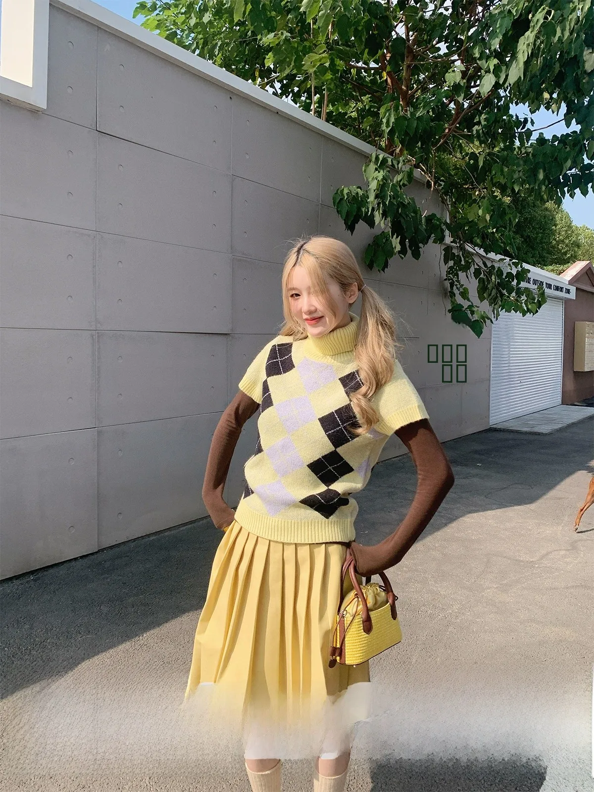 Желтый клетчатый свитер в стиле ретро ort Sve, женский новый свитер Sle 2022, осень-зима, утягивающий многослойный топ с высоким воротником, трикотажная одежда
Желтый клетчатый свитер в стиле ретро ort Sve, женский новый свитер Sle 2022, осень-зима, утягивающий многослойный топ с высоким воротником, трикотажная одежда