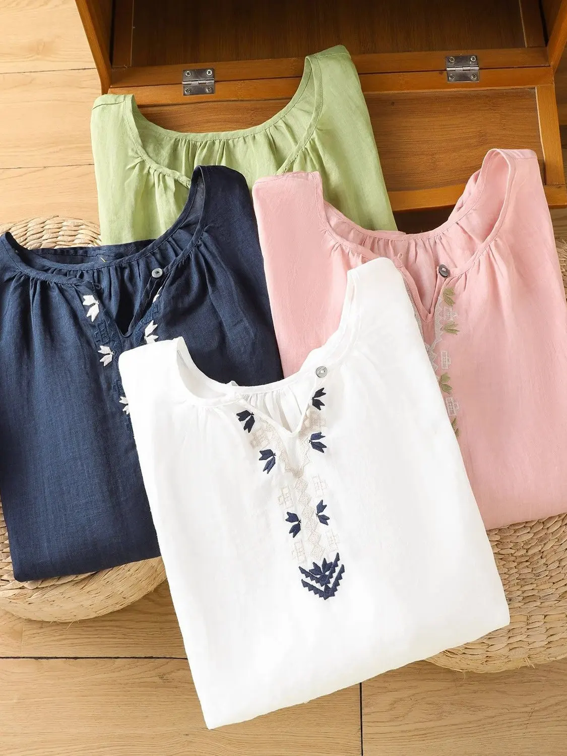 Ele вышитый хлопок и лен irt женский летний тяжелый рабочий тонкий V-Ne фонарь све дышащийся топ пяти четвертей све 
Ele вышитый хлопок и лен irt женский летний тяжелый рабочий тонкий V-Ne фонарь све дышащийся топ пяти четвертей све