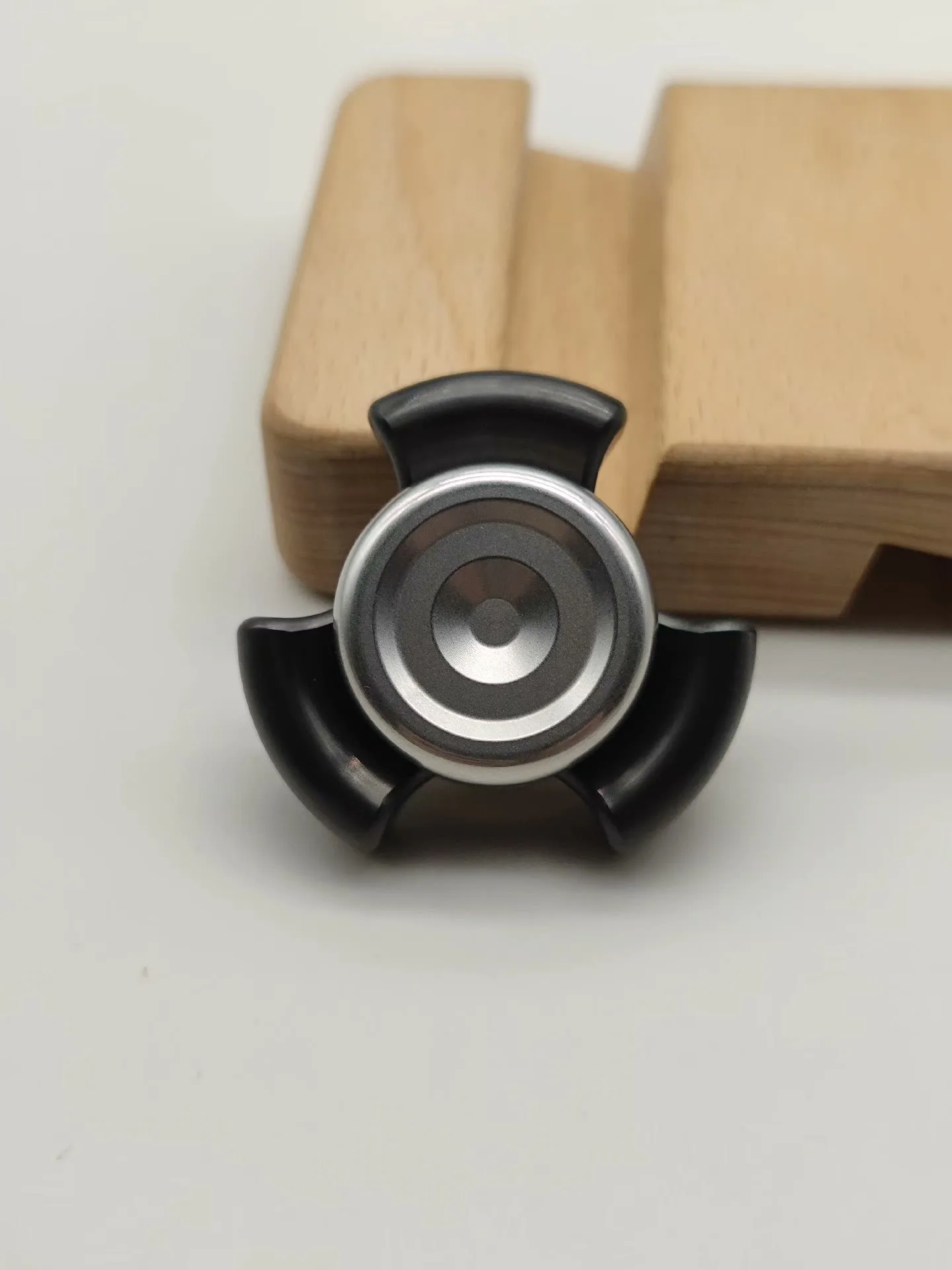 Novo Ro Zirconium Ro Paired with Stainless Steel Fingertip Lock Gyroscope Pop Coin Unlimited Push Plate Decompression Toy EDC
Novo Ro Zirconium Ro Paired with Stainless Steel Fingertip Lock Gyroscope Pop Coin Unlimited Push Plate Decompression Toy EDC