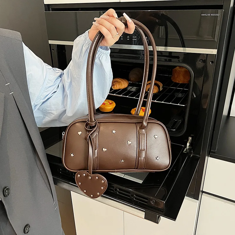 Роскошная женская стеганая сумка через плечо 2025 года, кошелек-подушка в стиле ретро, многофункциональный повседневный покупатель для выходных и путешествий
Роскошная женская стеганая сумка через плечо 2025 года, кошелек-подушка в стиле ретро, многофункциональный повседневный покупатель для выходных и путешествий 