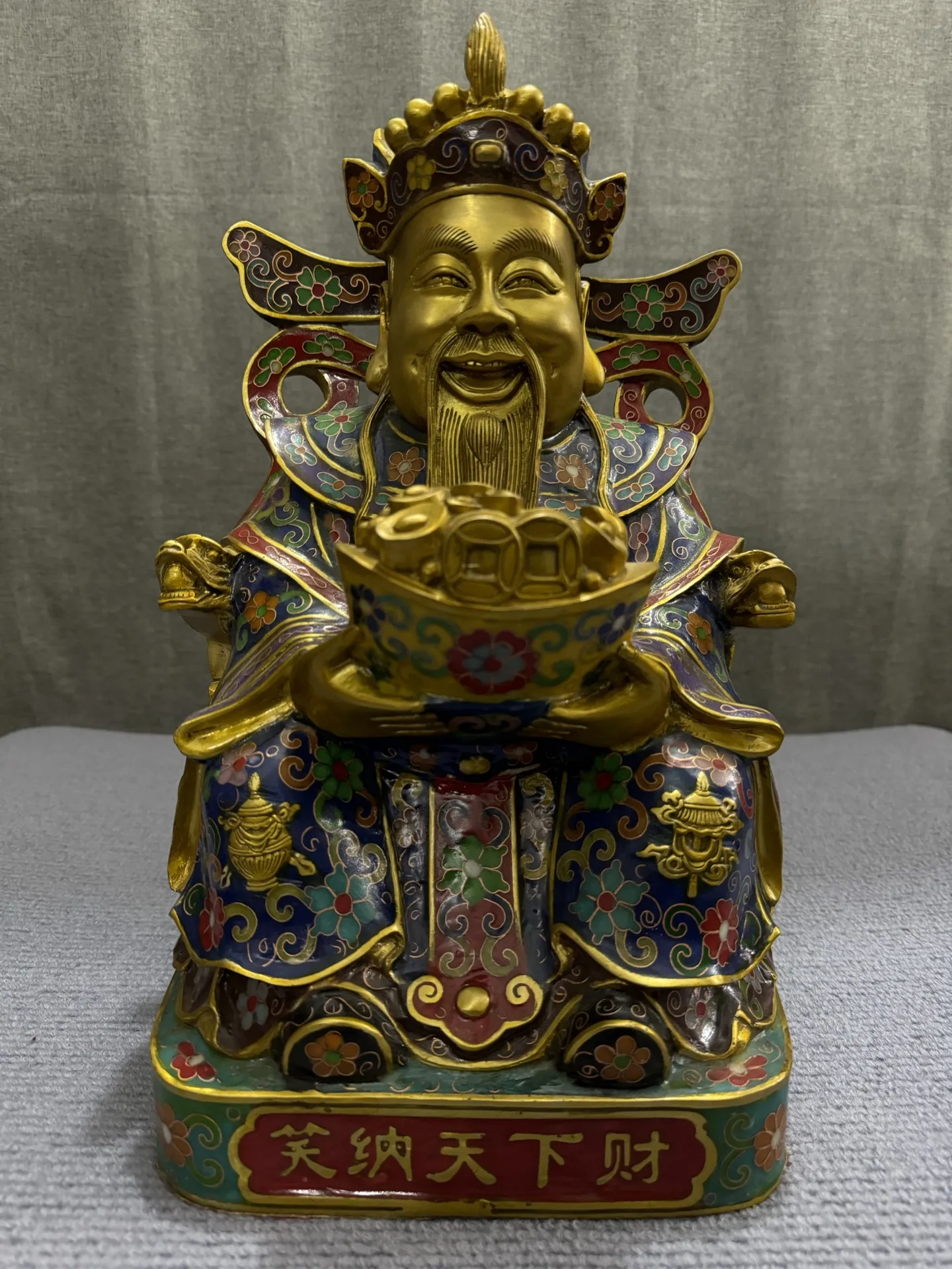 14"Tibetan Temple Collection Old Bronze Cloisonne Enamel God of wealth tread Dragon Gather fortune coin Worship Hall Town house
14"Tibetan Temple Collection Old Bronze Cloisonne Enamel God of wealth tread Dragon Gather fortune coin Worship Hall Town house