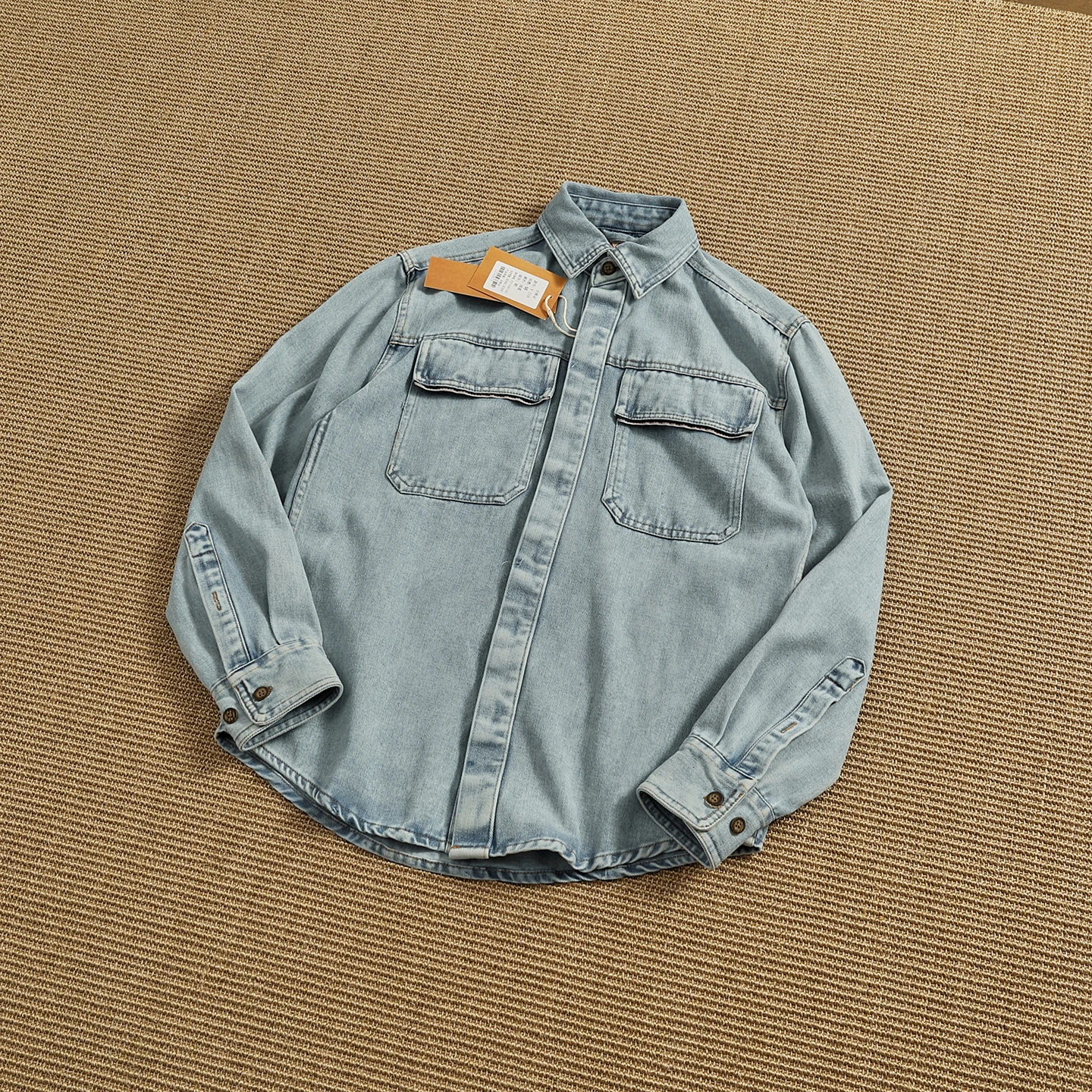 Heavyweight Washed Vintage Men's Denim Shirt Casual Long Sleeve Workwear Style Spring Autumn Outerwear with Multiple Pockets
Heavyweight Washed Vintage Men's Denim Shirt Casual Long Sleeve Workwear Style Spring Autumn Outerwear with Multiple Pockets