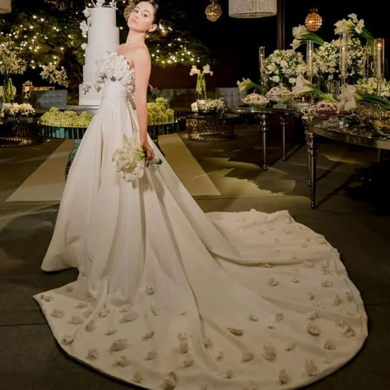 Customized Shiny ivory white Ball Gown Royal Wedding Dresses Sweetheart Lace 3D flower applique Long tail Made Robe De
Customized Shiny ivory white Ball Gown Royal Wedding Dresses Sweetheart Lace 3D flower applique Long tail Made Robe De